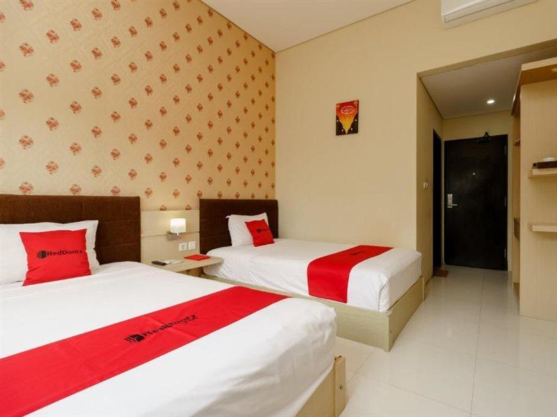 Reddoorz Plus Near Sangkareang Park Mataram Exteriér fotografie